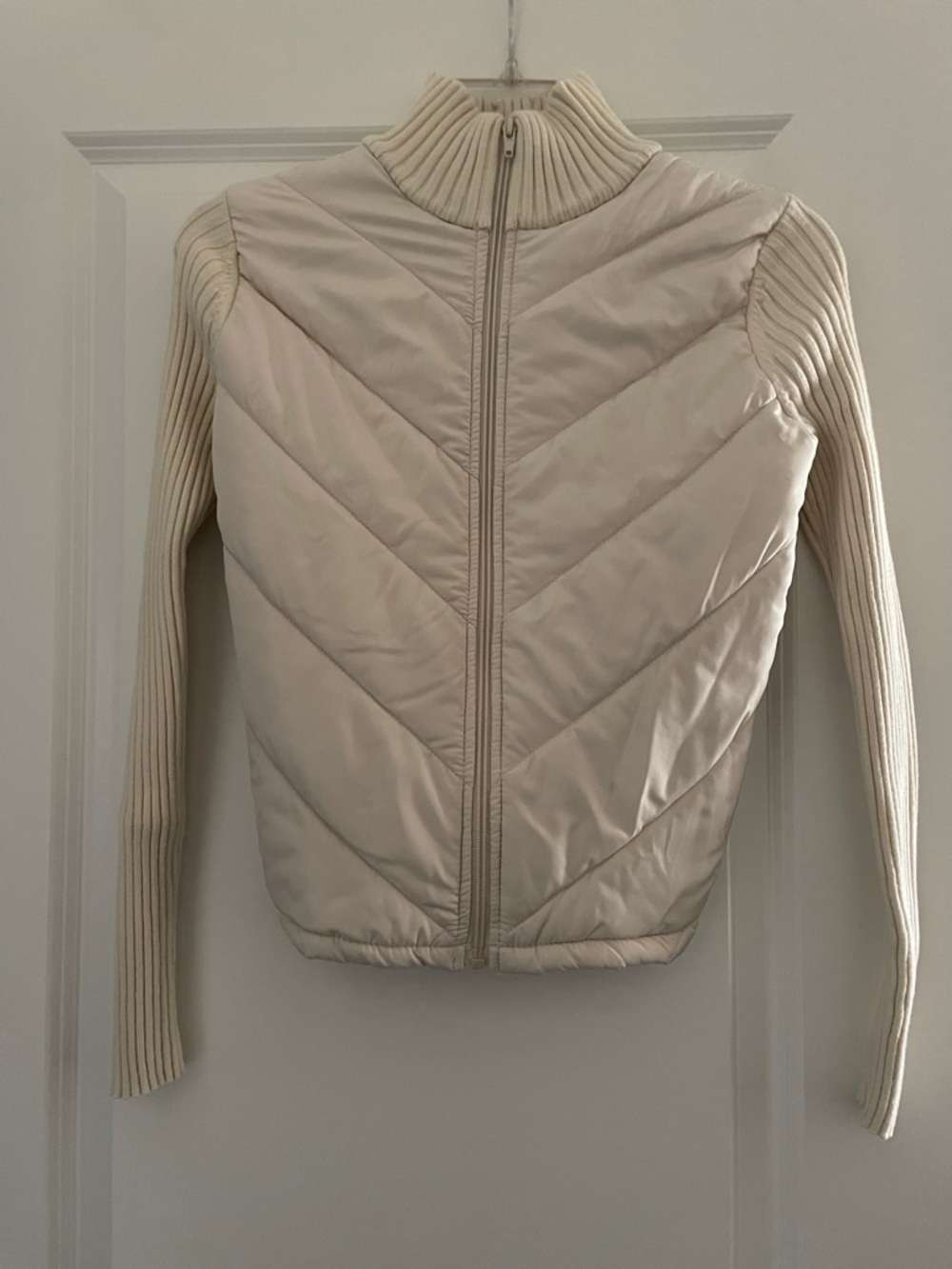 Women’s Quilted Zip-Front Jacket with Ribbed Sleeves - Cream